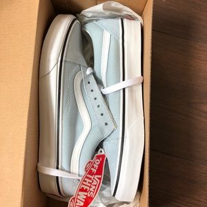 VANS NWB Old Skool Baby Blue/True White Women’s 7 / Men’s 5.5